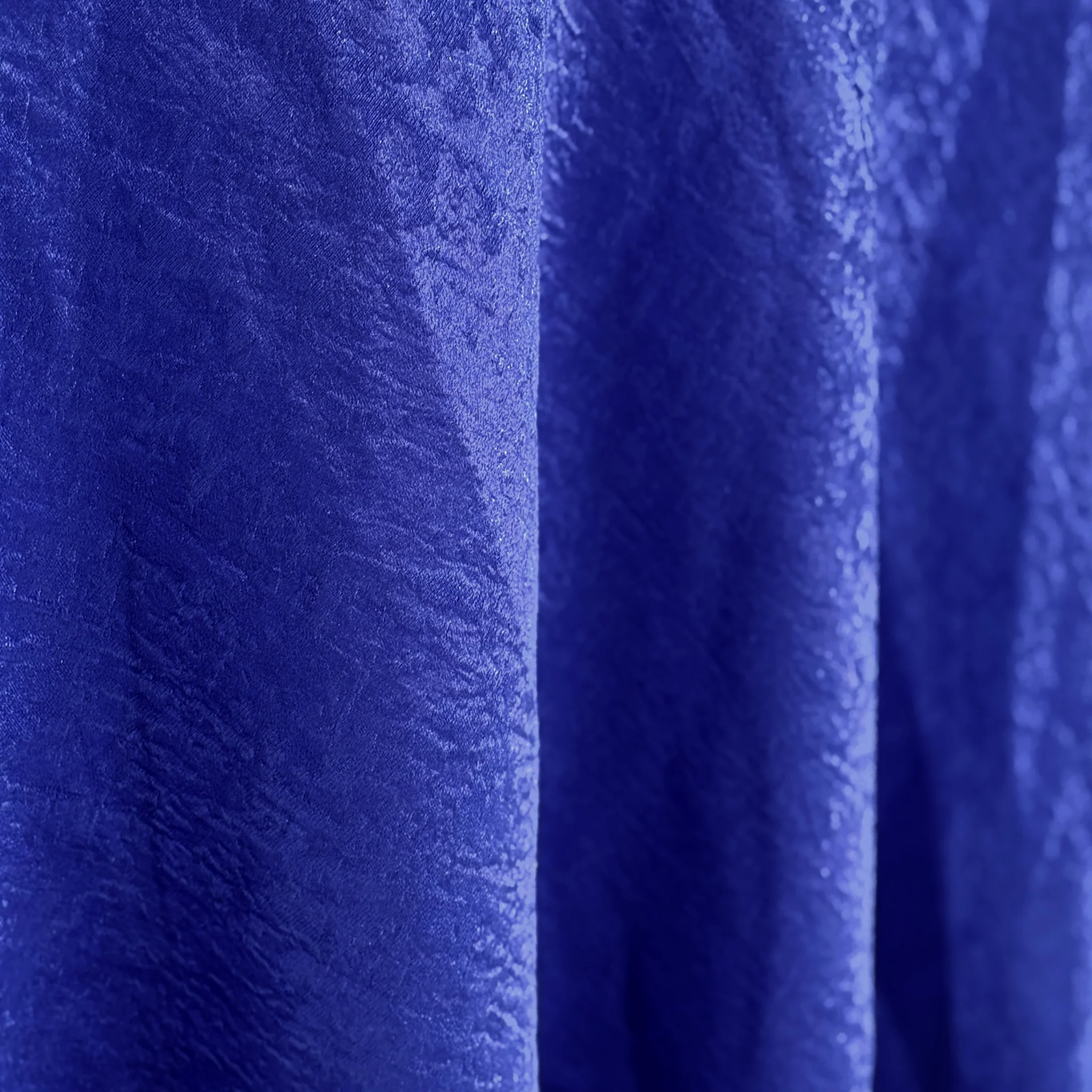 Crinkle Shimmer 120" Round Tablecloth - Royal Blue - Image 5