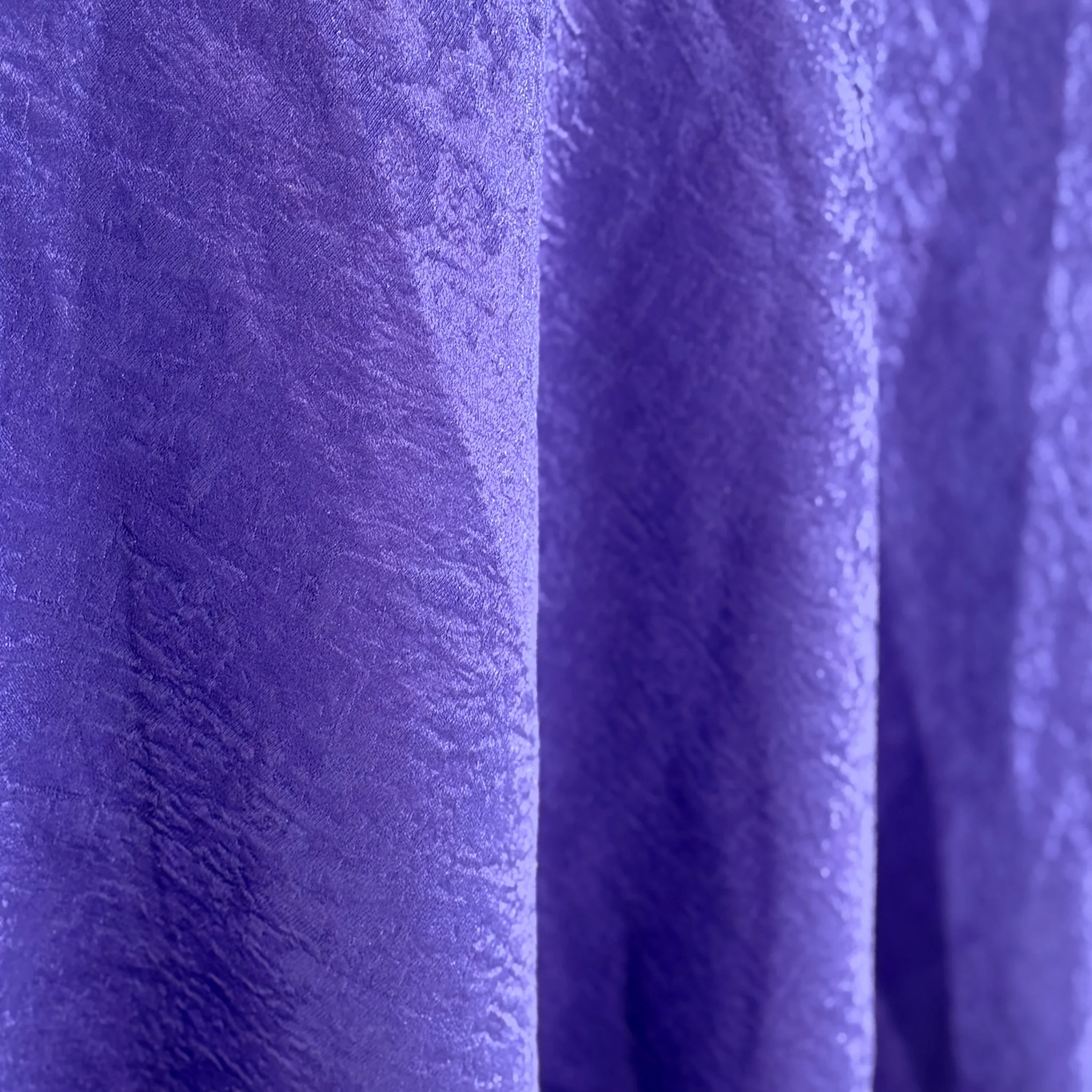 Crinkle Shimmer 132" Round Tablecloth - Purple - Image 7