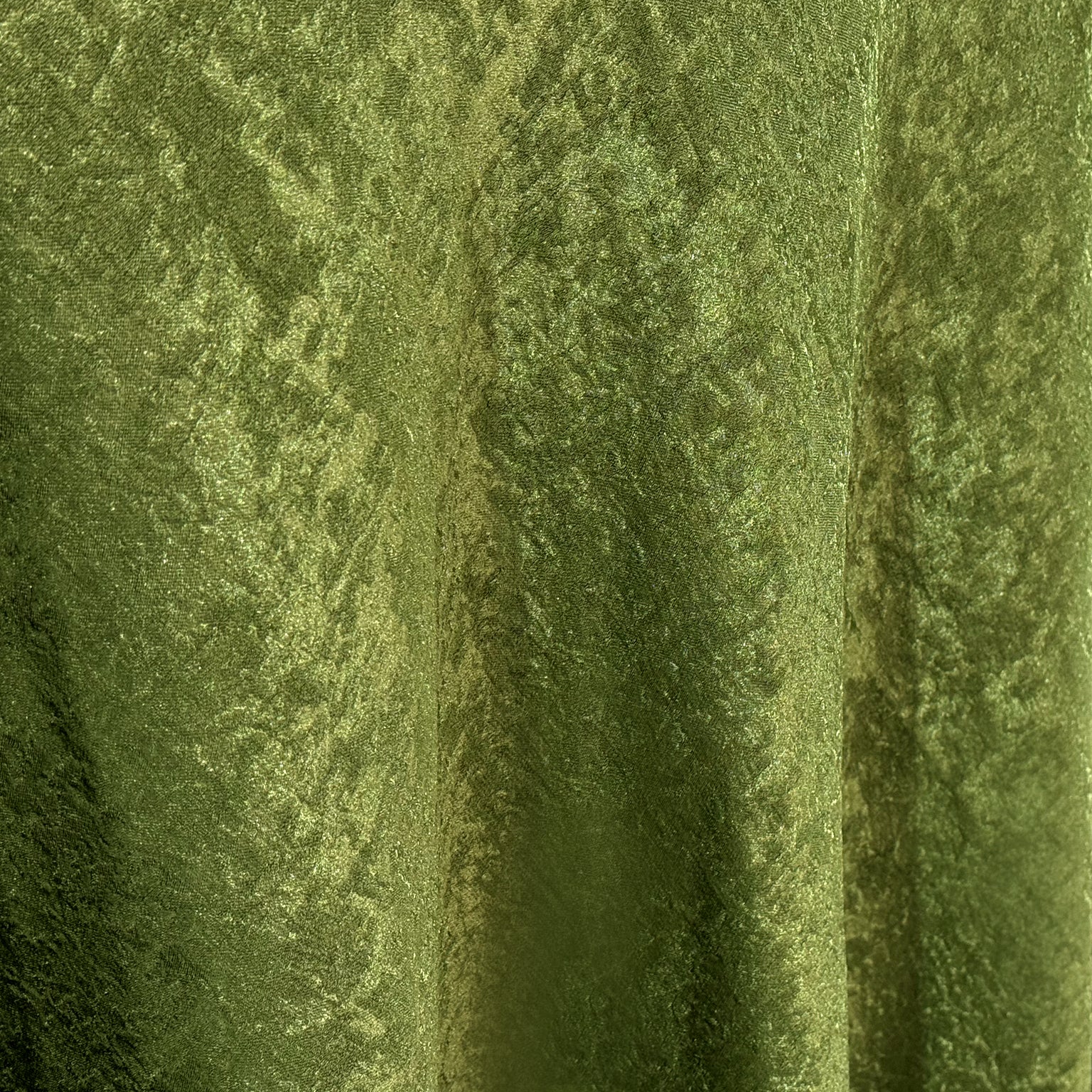Crinkle Shimmer 132" Round Tablecloth - Willow Green - Image 5
