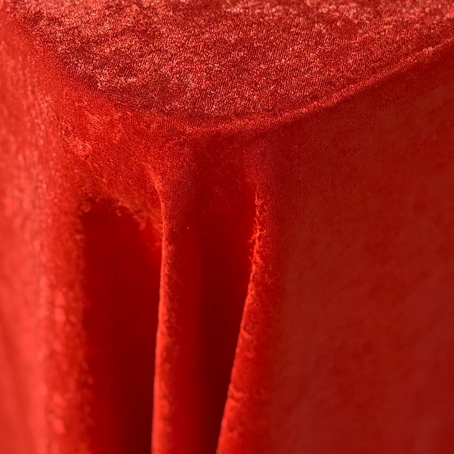 Crinkle Shimmer 90"x132" Rectangular Tablecloth - Red - Image 5