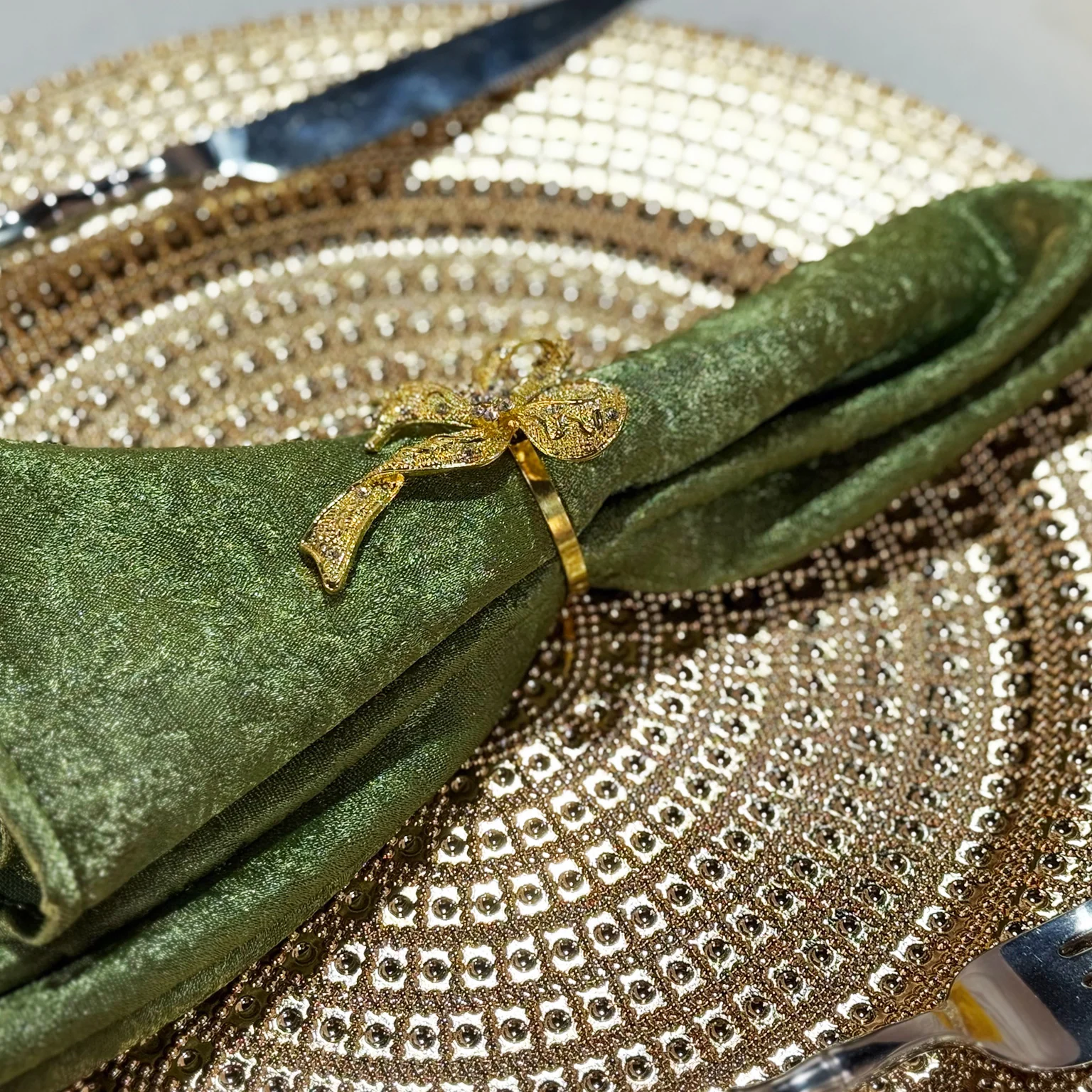 5 pcs/pk Crinkle Shimmer Napkin 20"x20" - Willow Green - Image 4