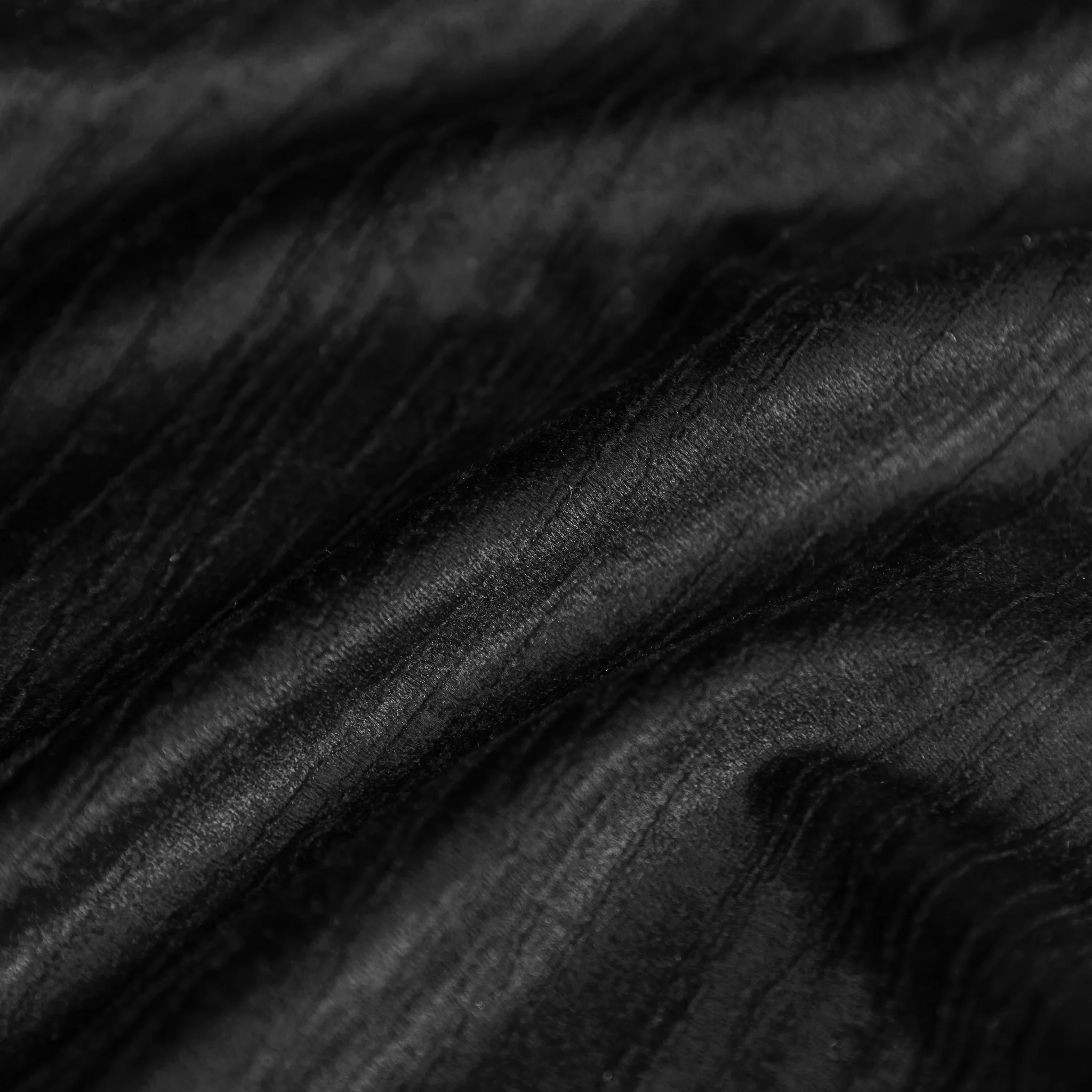 Crinkle Velvet 132" Round Tablecloth - Black - Image 3