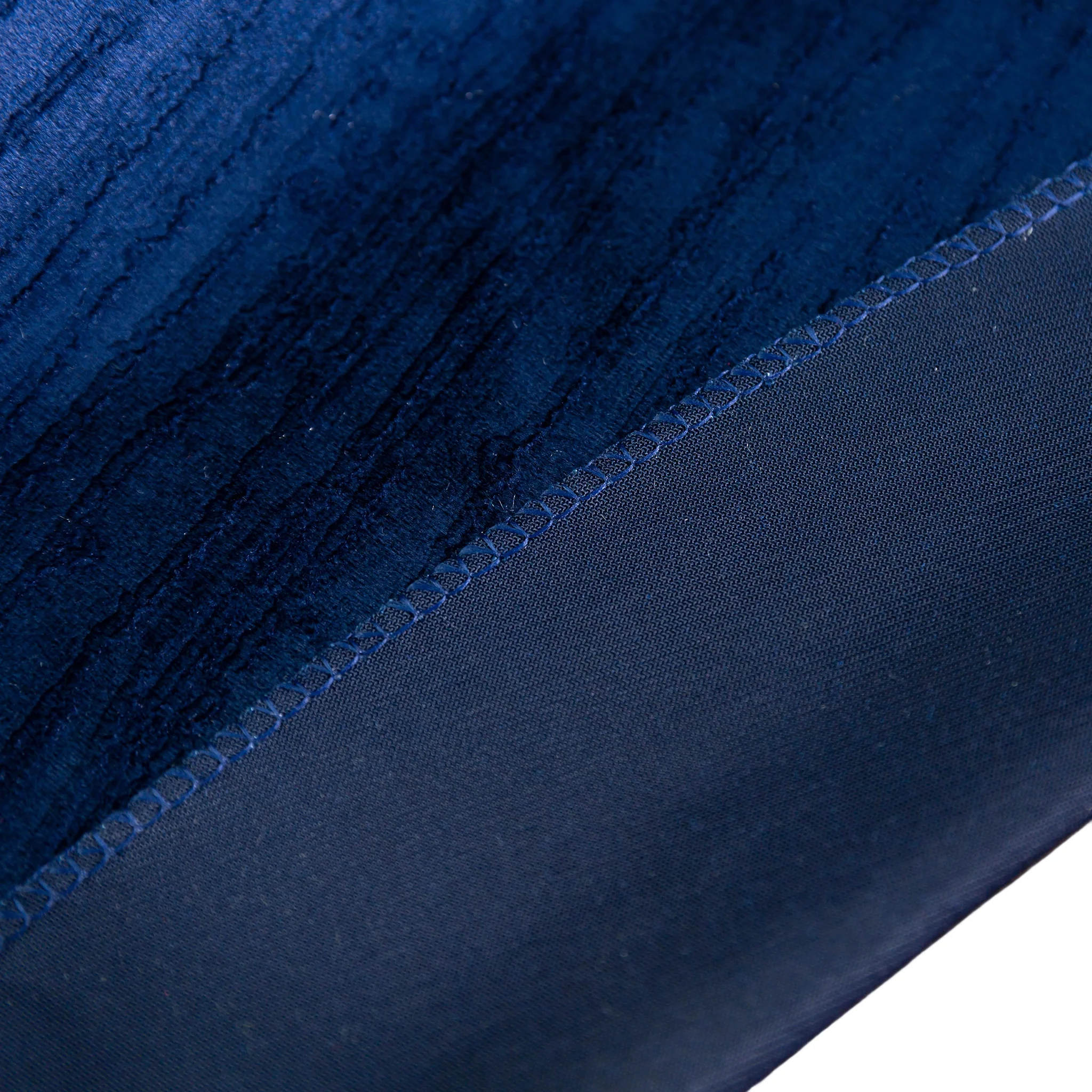 Crinkle Velvet 132" Round Tablecloth - Navy Blue - Image 6