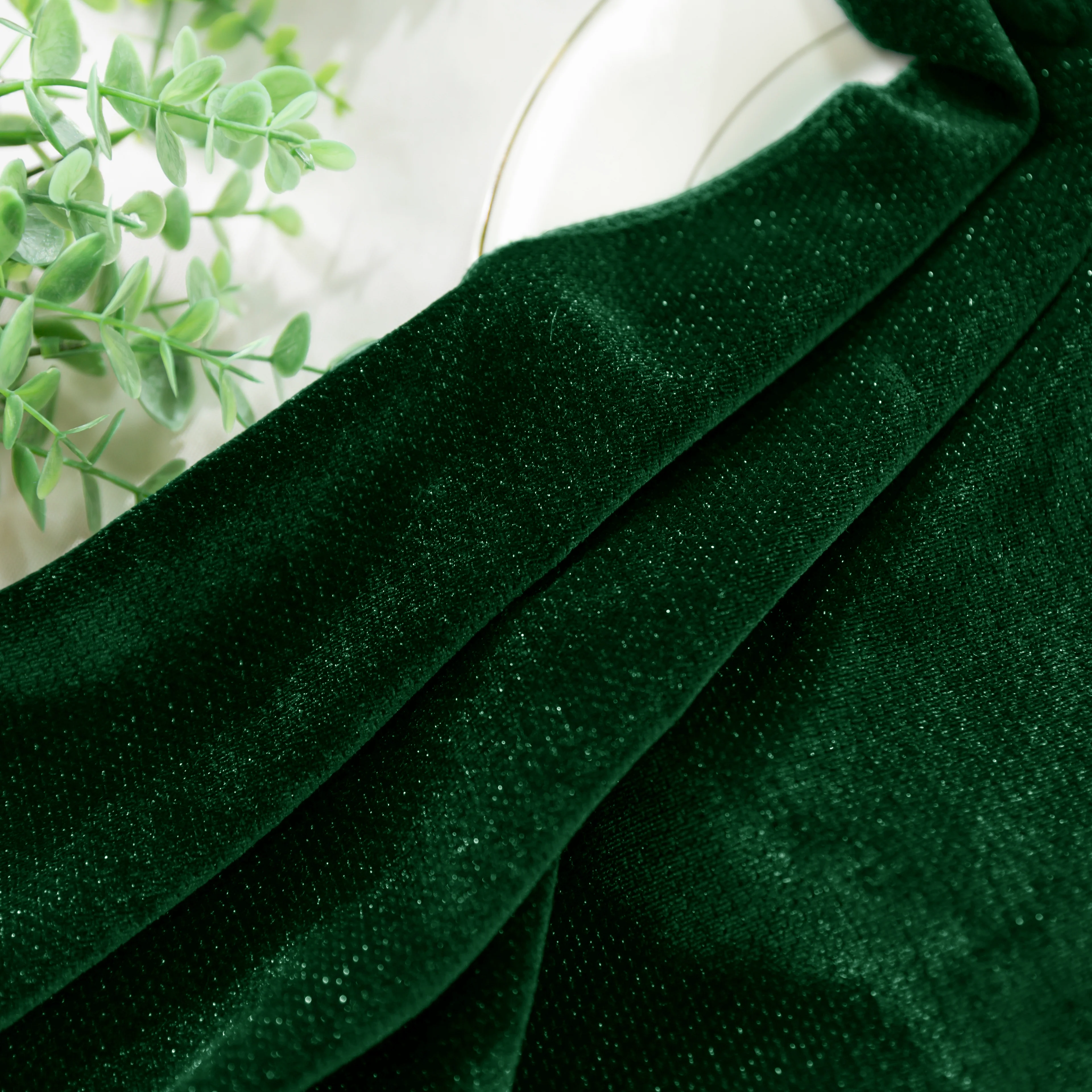 5 pcs/pk Glitter Velvet 20"x20" Linen Napkin - Emerald Green - Image 4