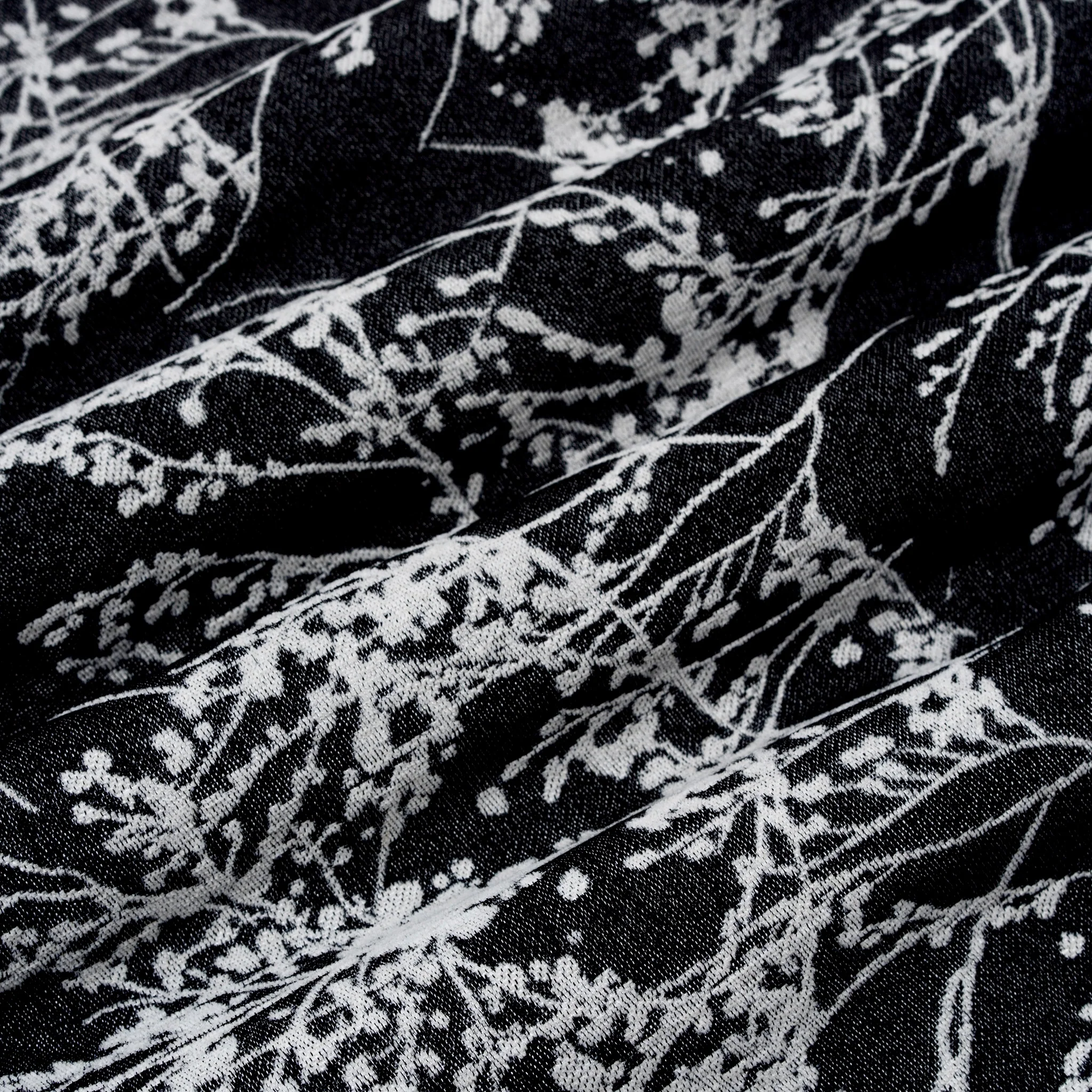 Leaf Branch Reversible Jacquard Tablecloth 120" Round  - Black - Image 3