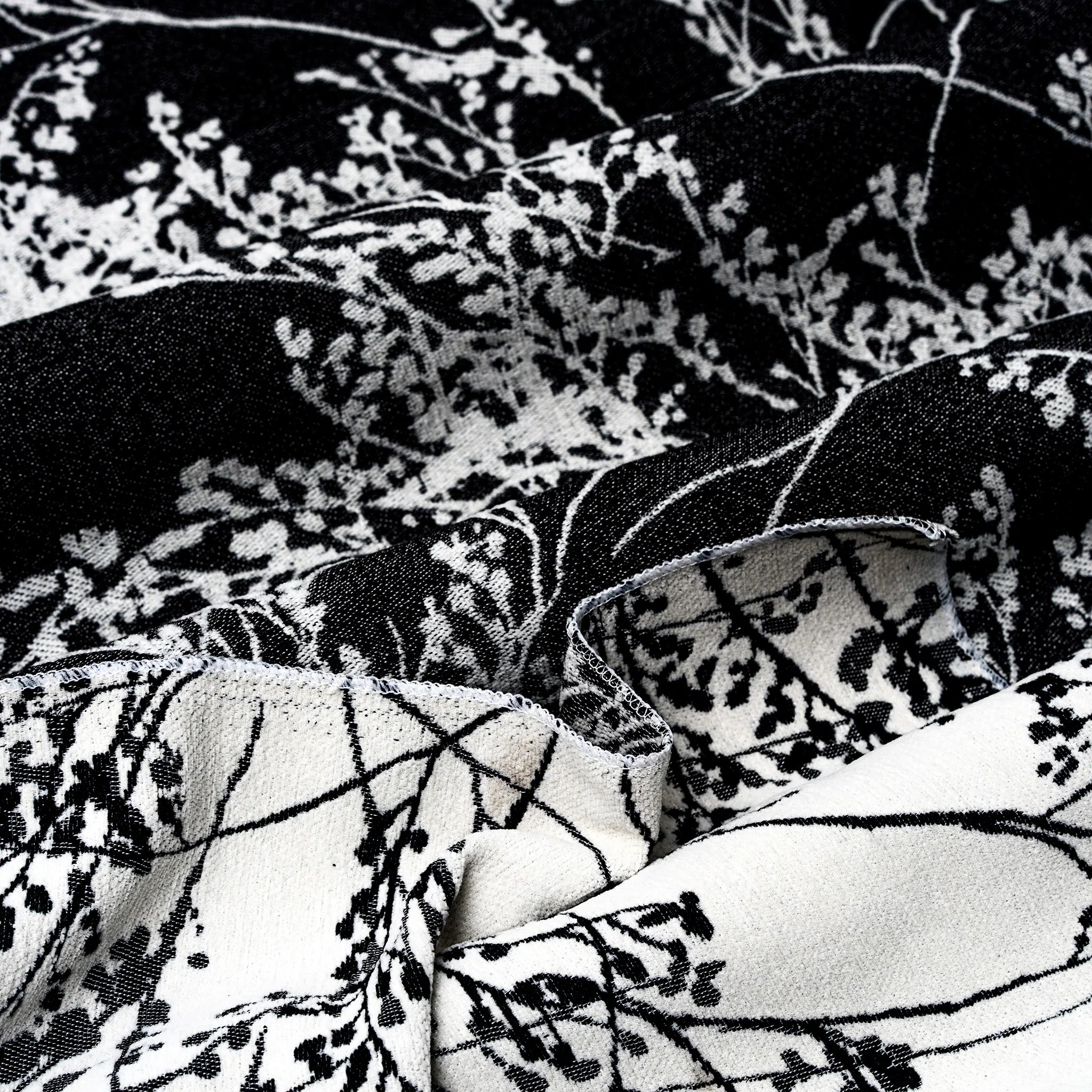 Leaf Branch Reversible Jacquard Tablecloth 120" Round  - Black - Image 4