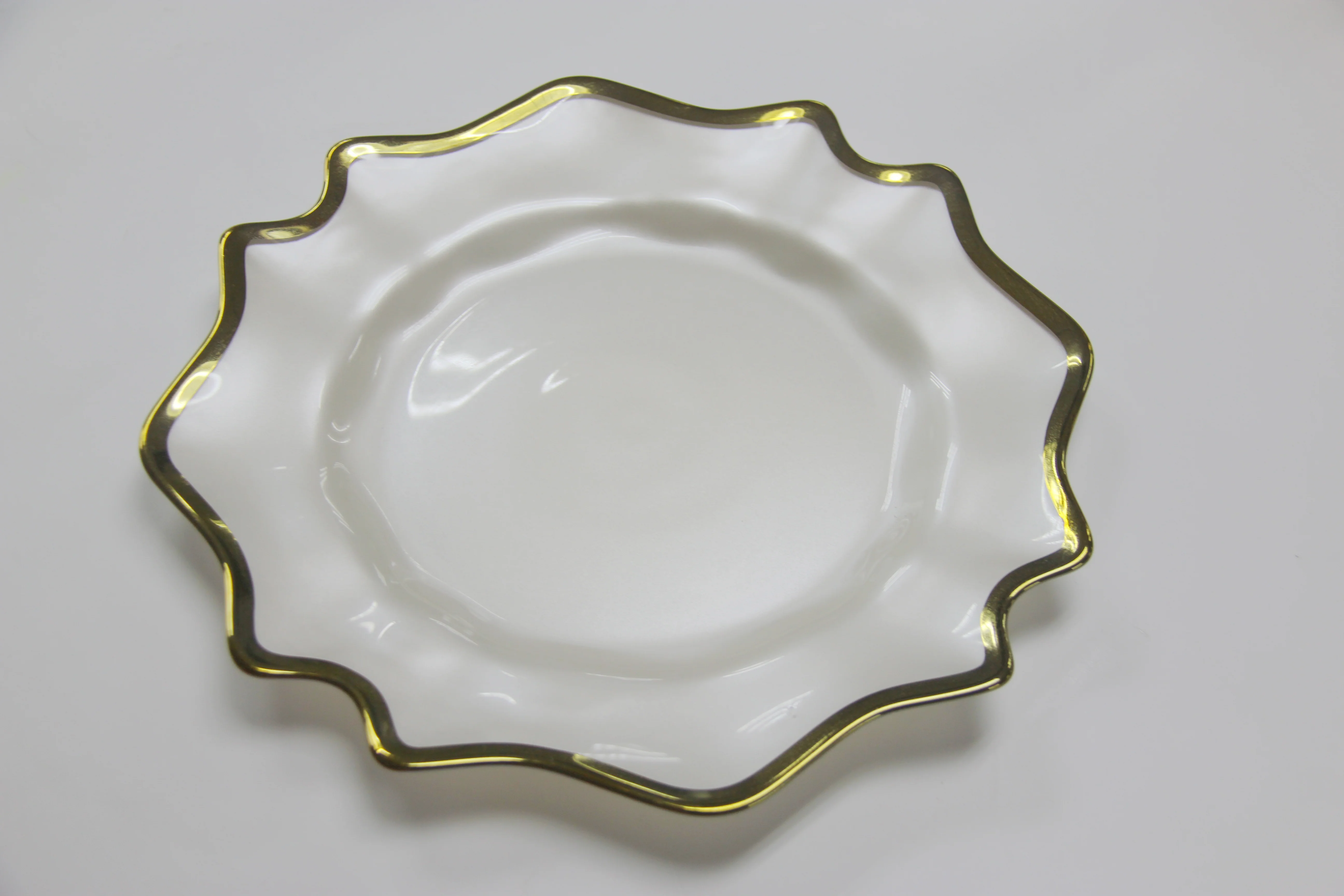 4 pc/set Lotus Scalloped Glass 13" Charger Plate - White Gold-Trimmed - Image 5