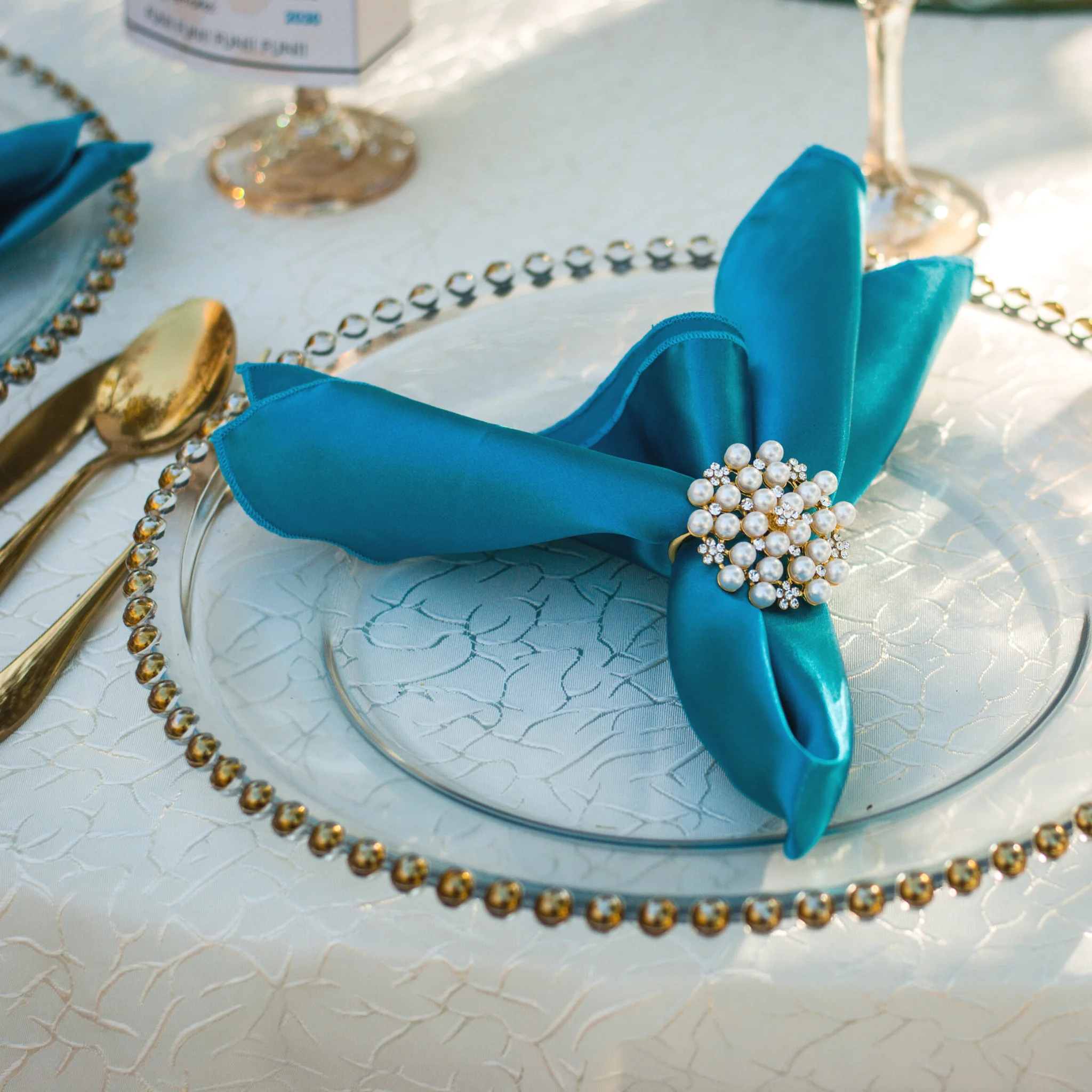 10 pc/pk Pearl and Diamond Cluster Napkin Ring - Gold - Image 3