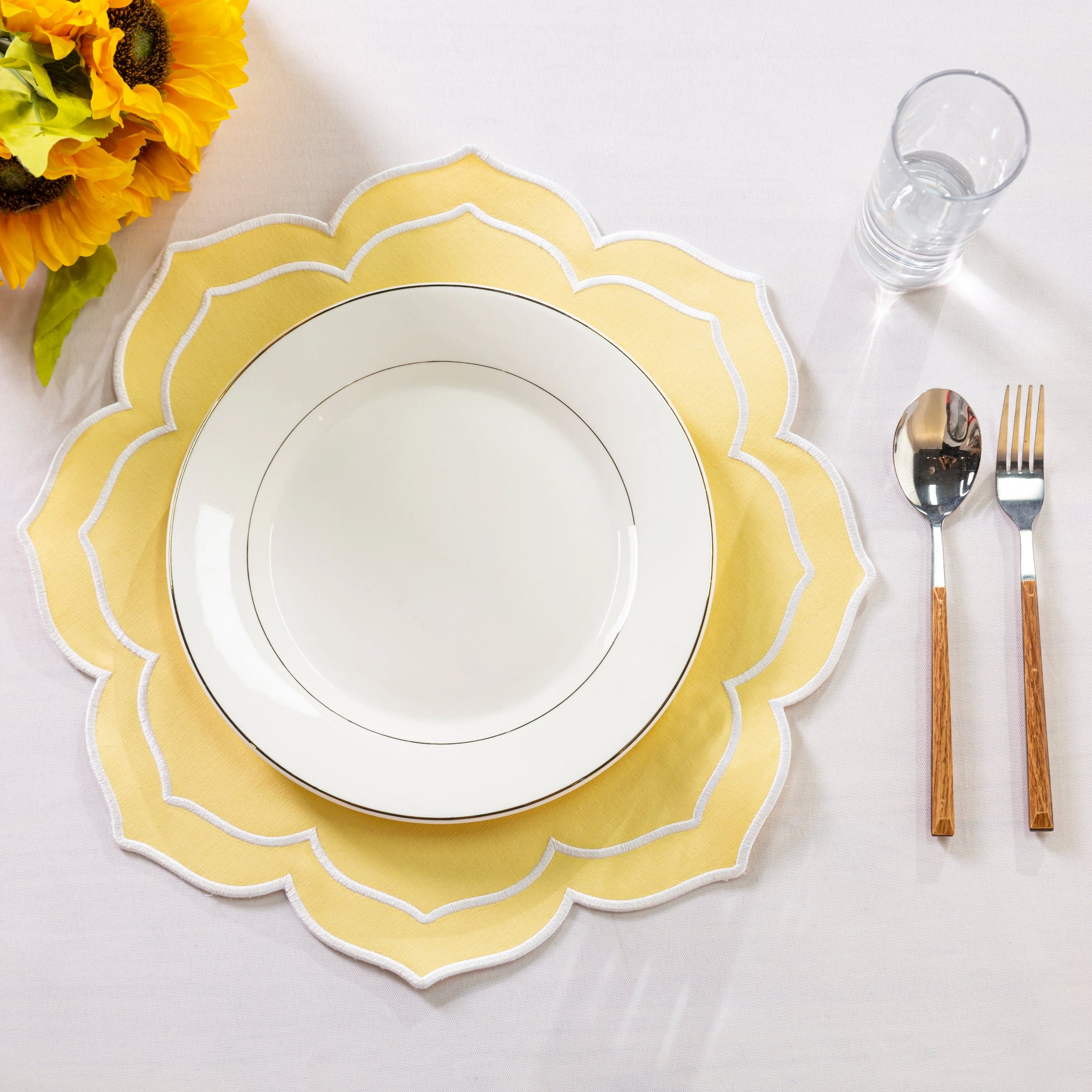 4pc/set Petal Elegance Placemats - Pastel Yellow/White Trim - Image 2