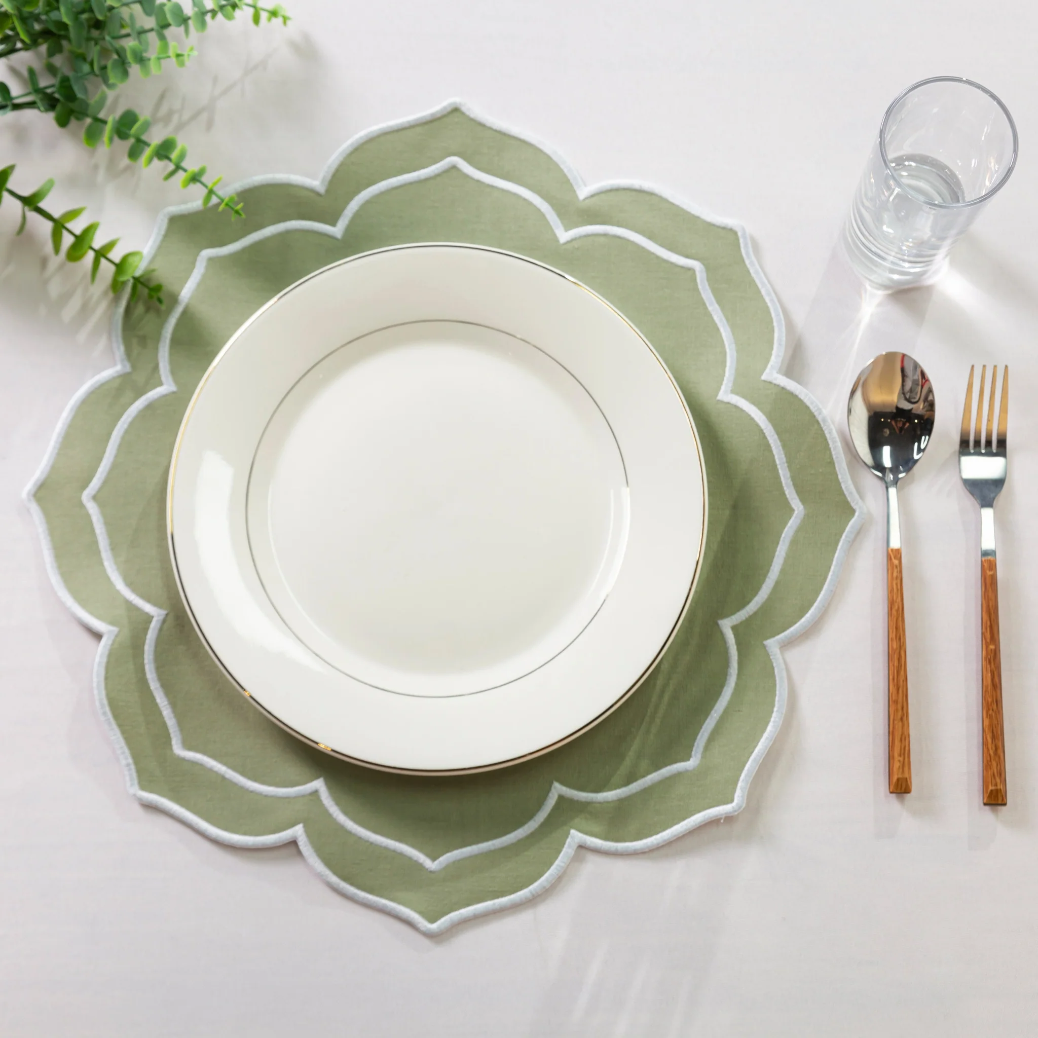 4pc/set Petal Elegance Placemats - Sage Green/White Trim - Image 3