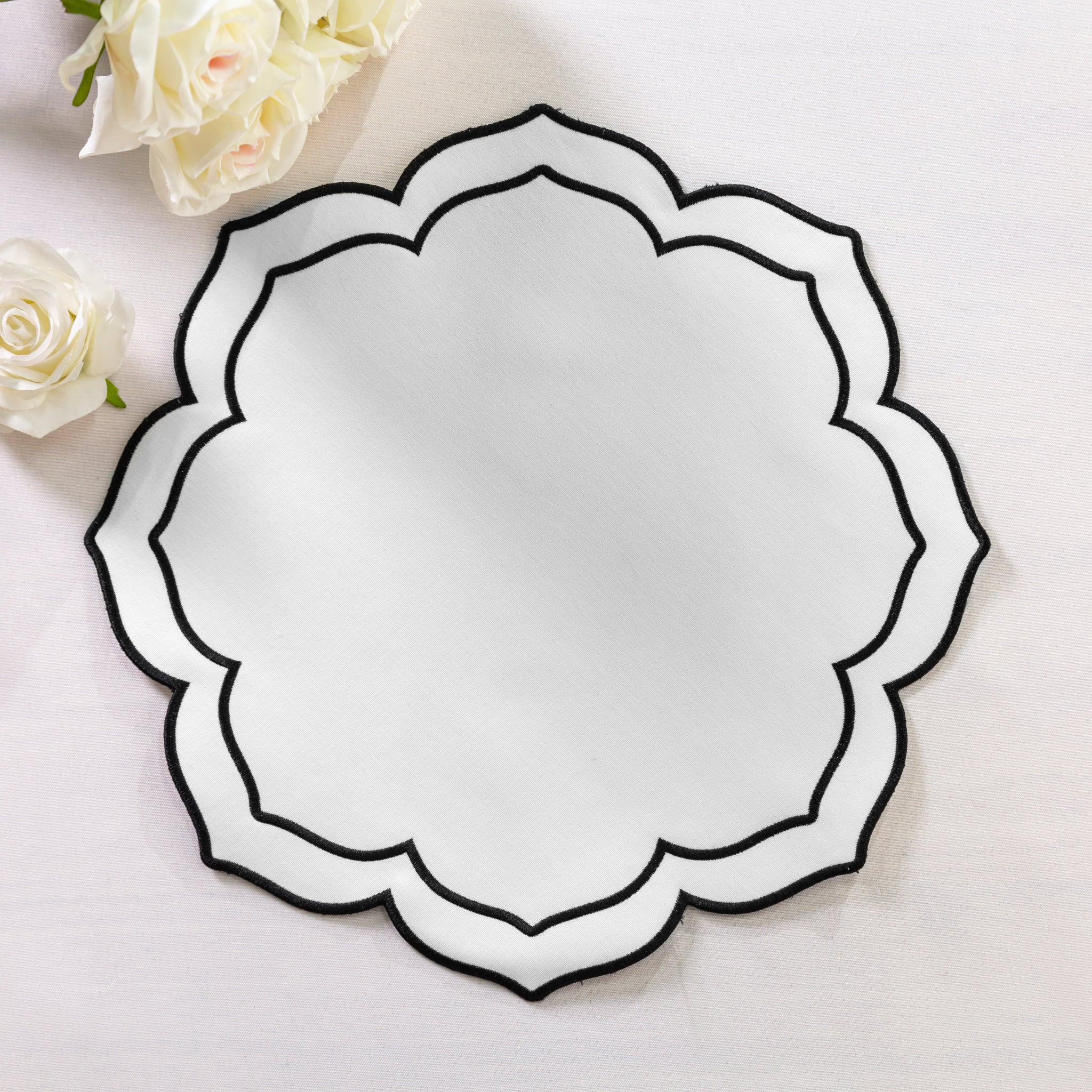 4pc/set Petal Elegance Placemats - White/Black Trim - Image 4
