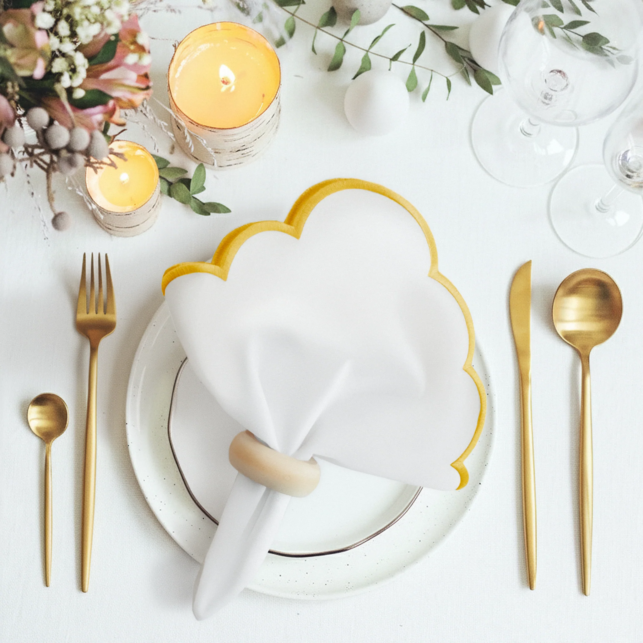 4 pc/pk Scalloped Edge Linen Napkin - White/Gold Trim - Image 2