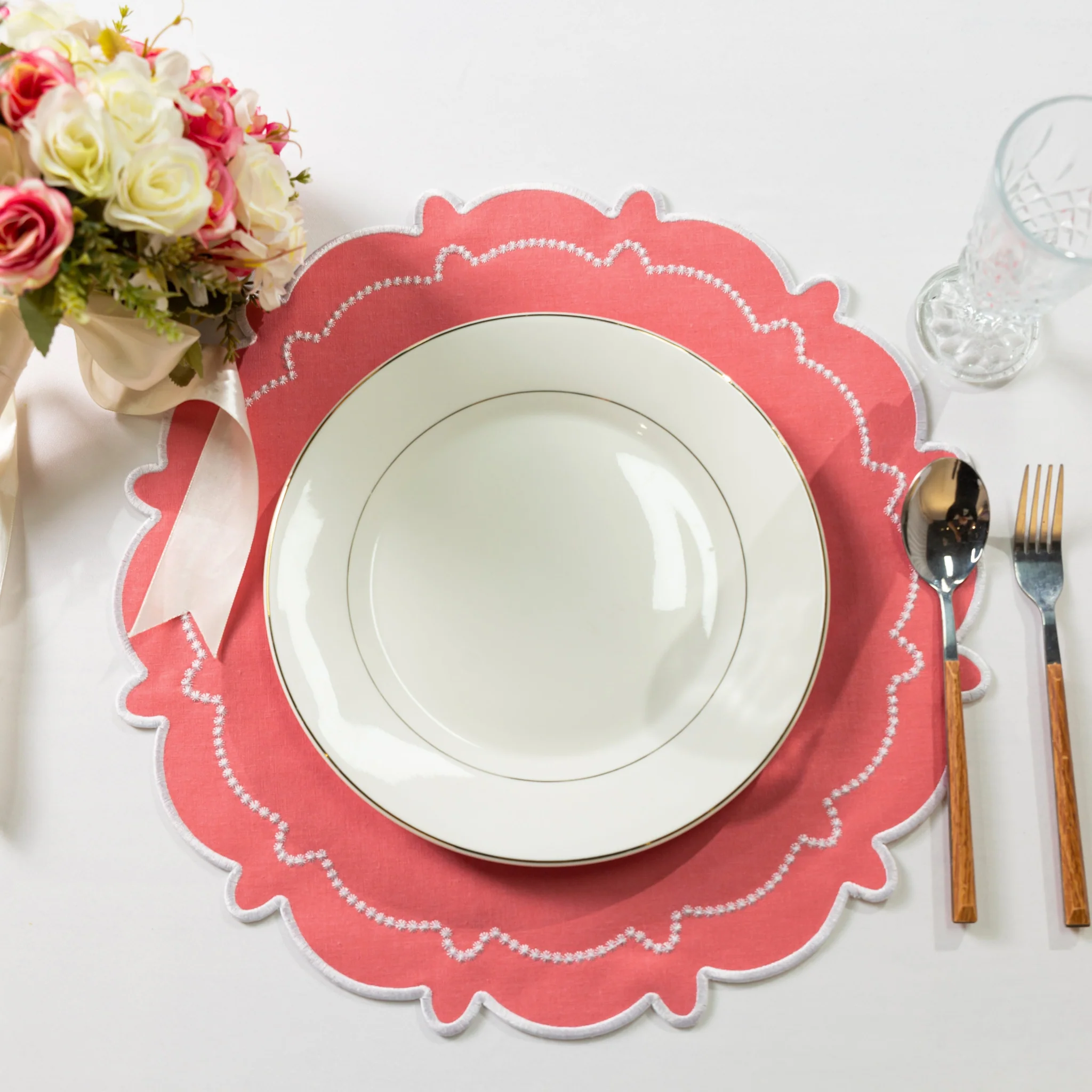 4pc/set Signature Scallop Placemats - Coral/White Trim - Image 2