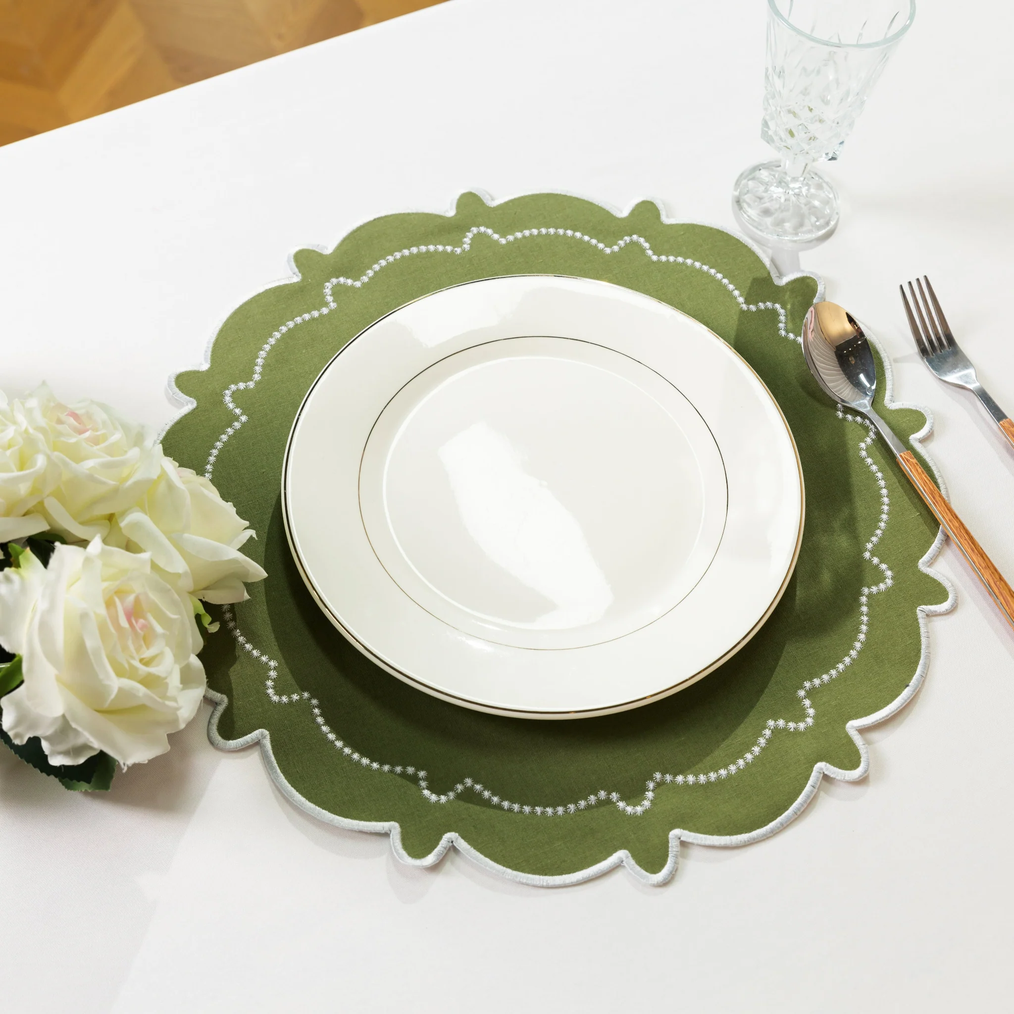 4pc/set Signature Scallop Placemats - Olive Green/White Trim - Image 9