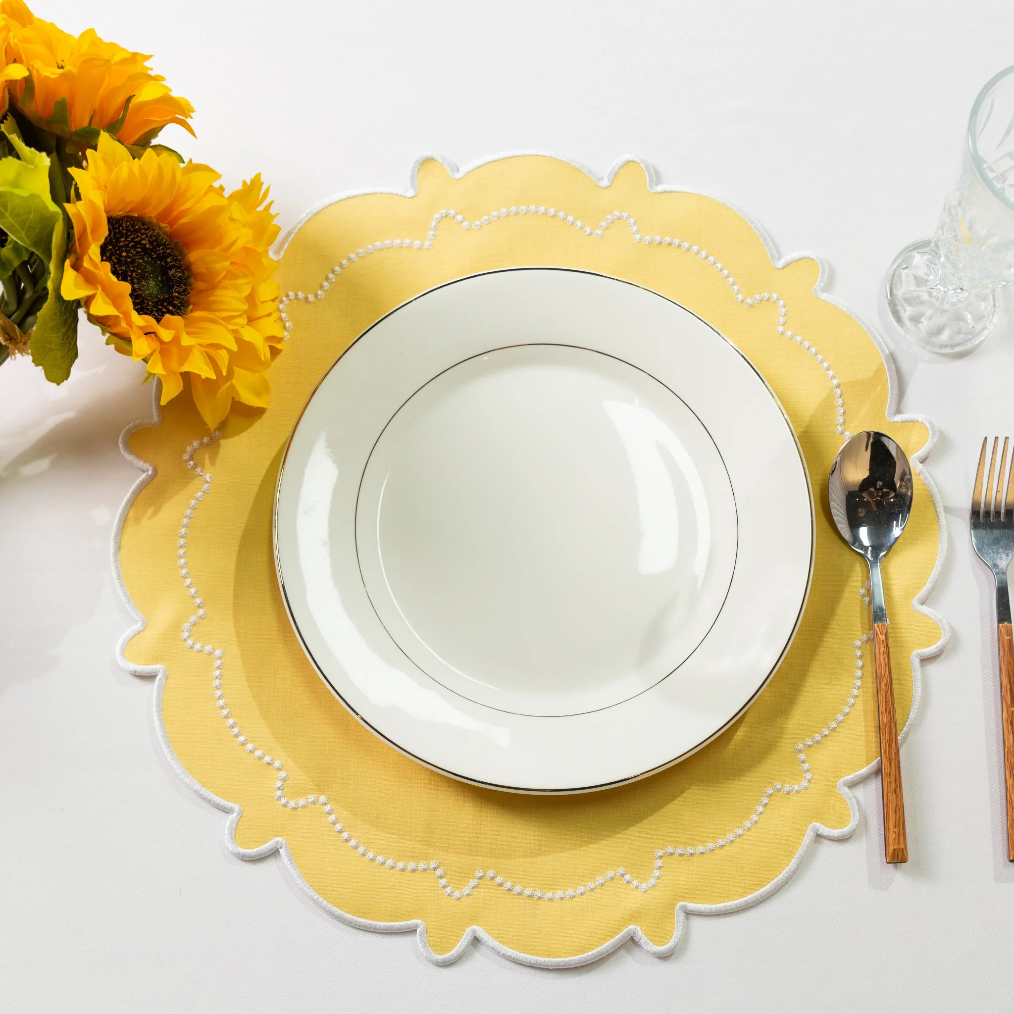 4pc/set Signature Scallop Placemats - Pastel Yellow/White Trim - Image 5