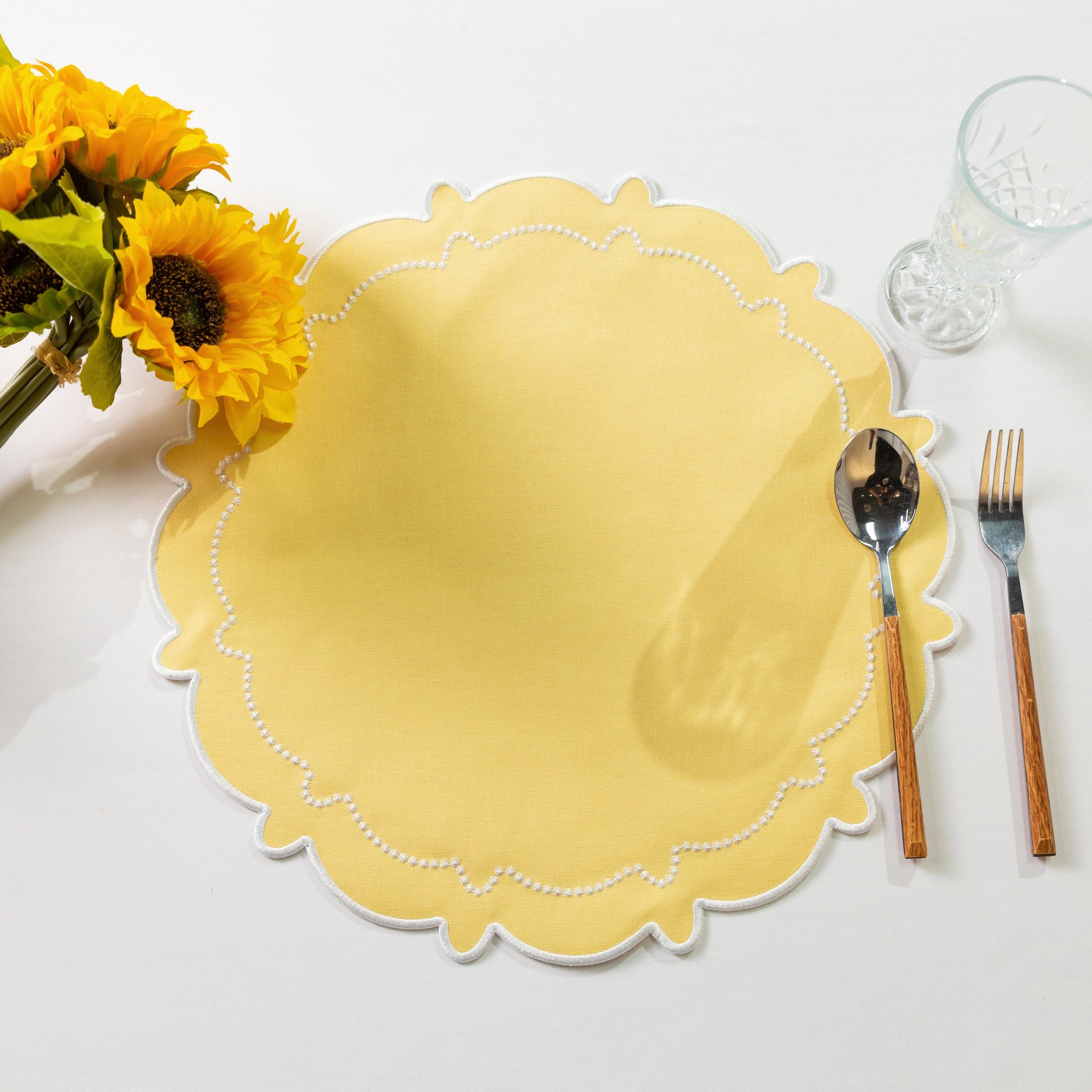 4pc/set Signature Scallop Placemats - Pastel Yellow/White Trim - Image 6