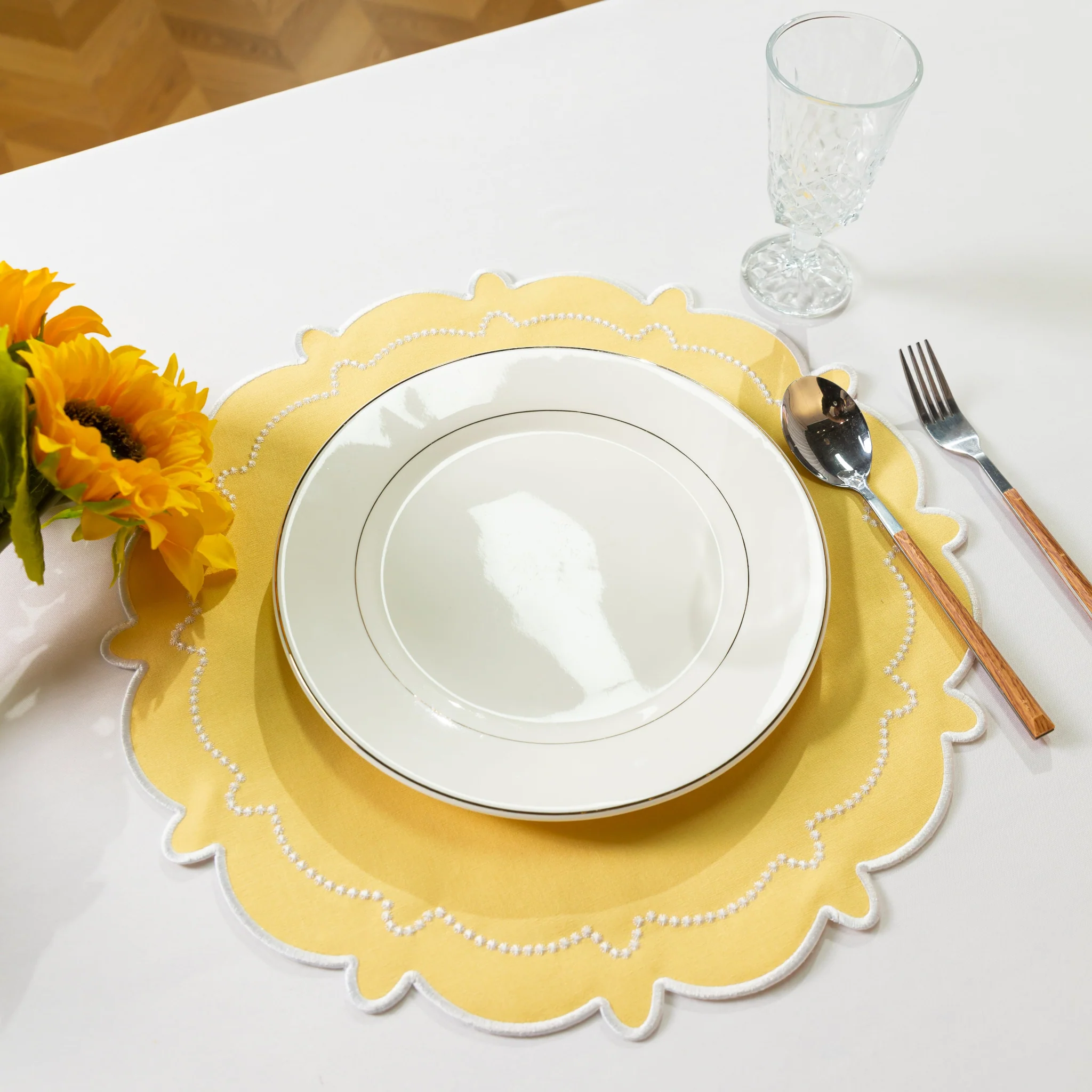 4pc/set Signature Scallop Placemats - Pastel Yellow/White Trim - Image 8