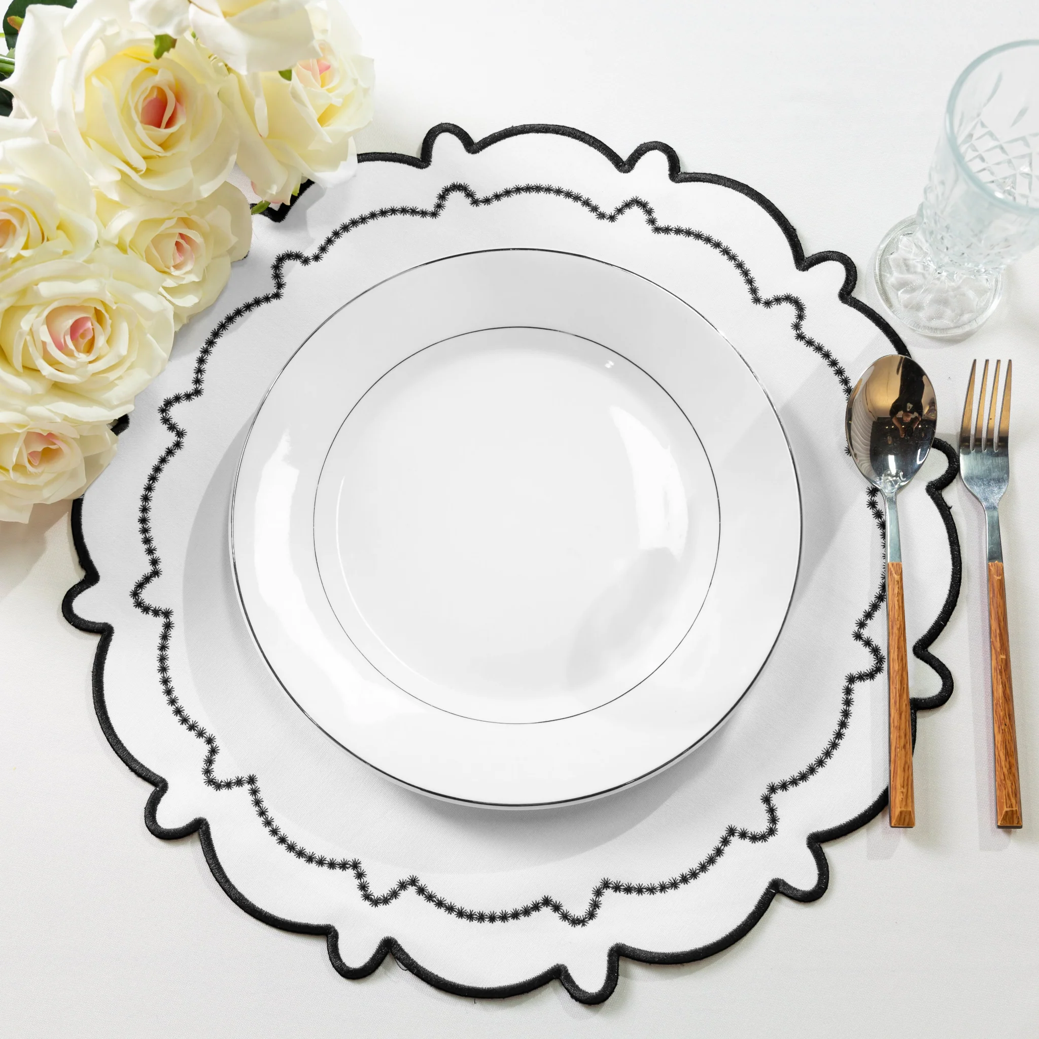 4pc/set Signature Scallop Placemats - White/Black Trim - Image 6
