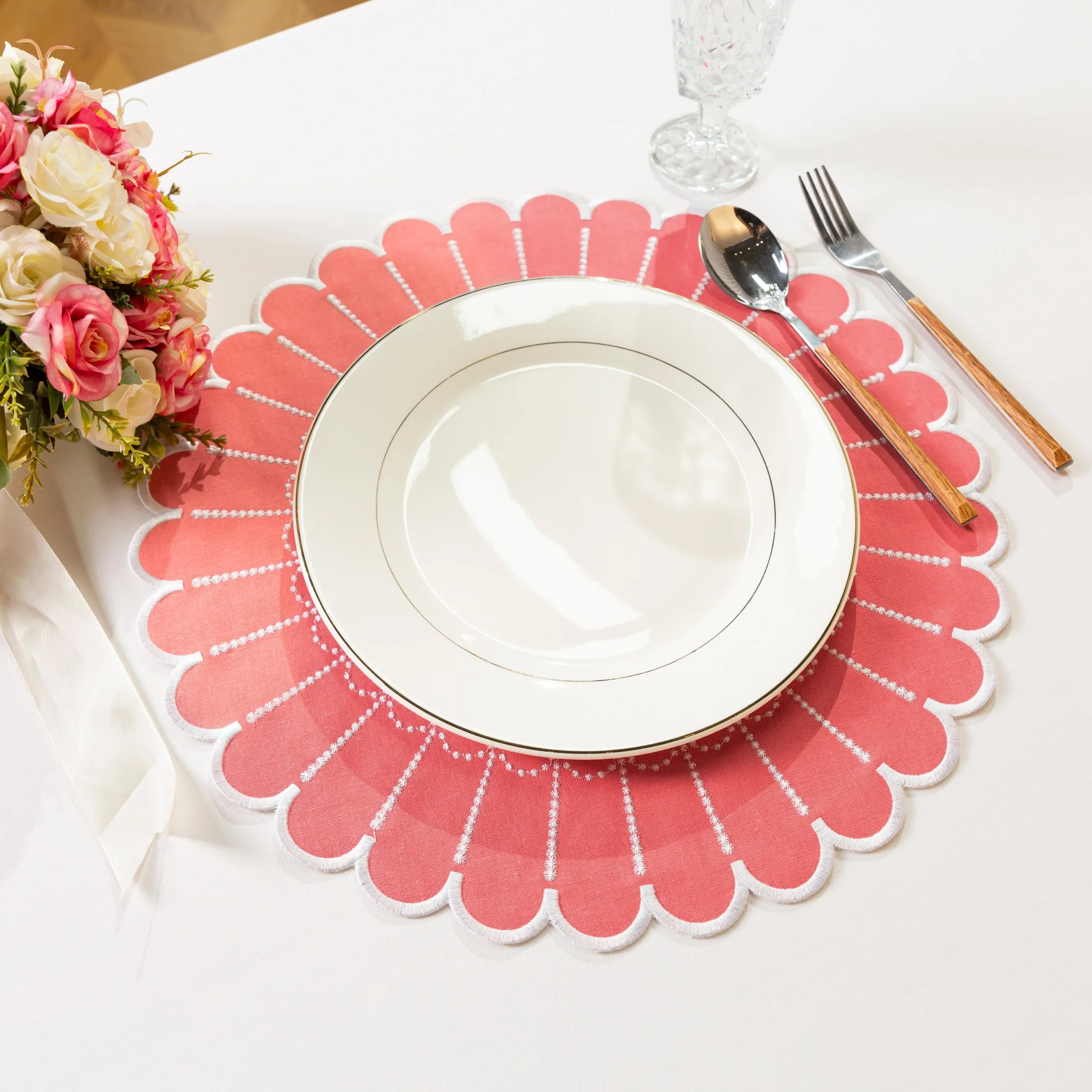 4pc/set Sunburst Edge Placemats - Coral/White Trim - Image 5