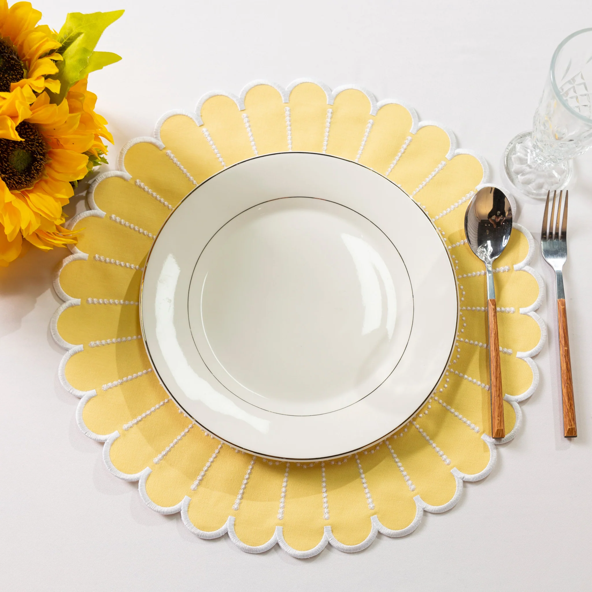 4pc/set Sunburst Edge Placemats - Pastel Yellow/White Trim - Image 5