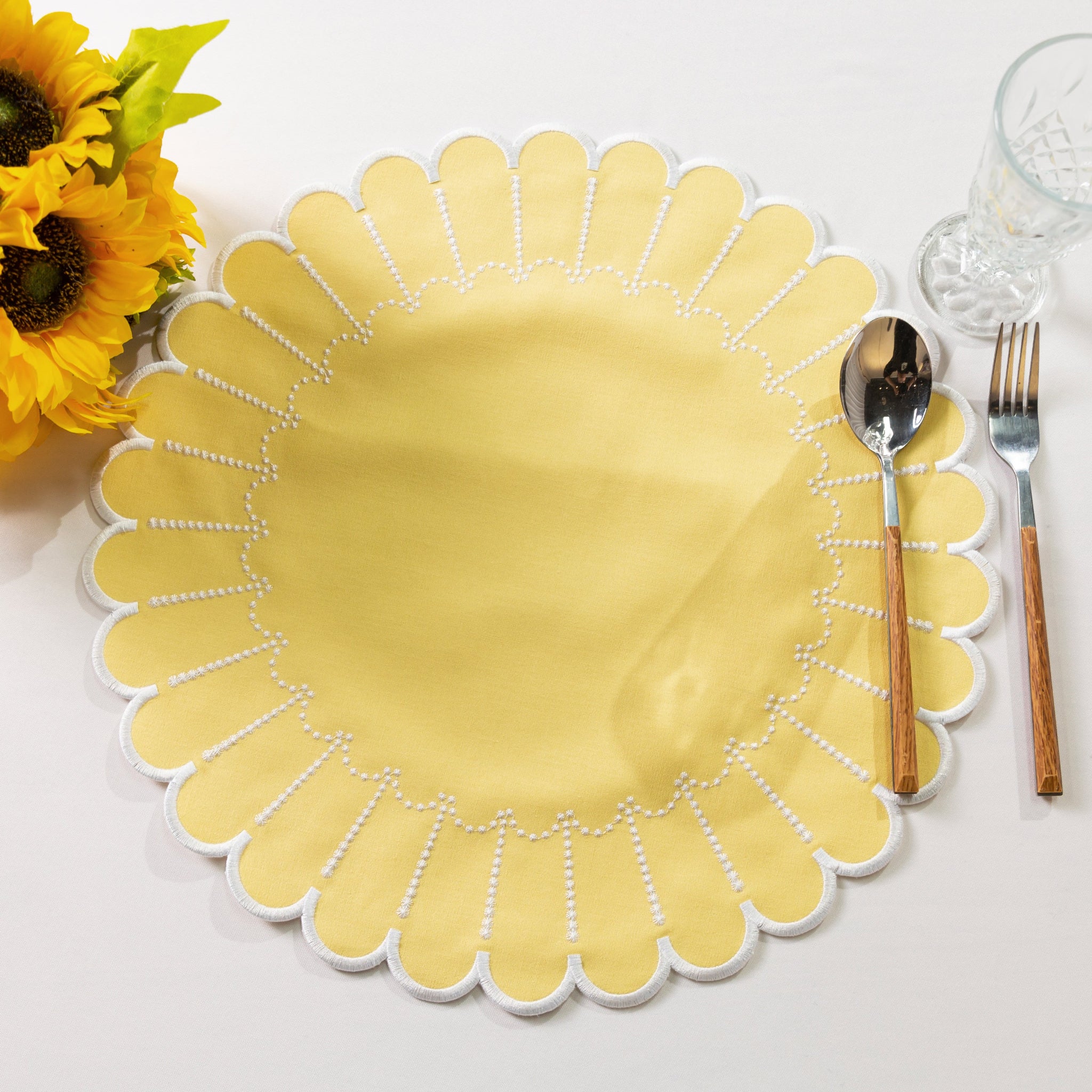 4pc/set Sunburst Edge Placemats - Pastel Yellow/White Trim - Image 7