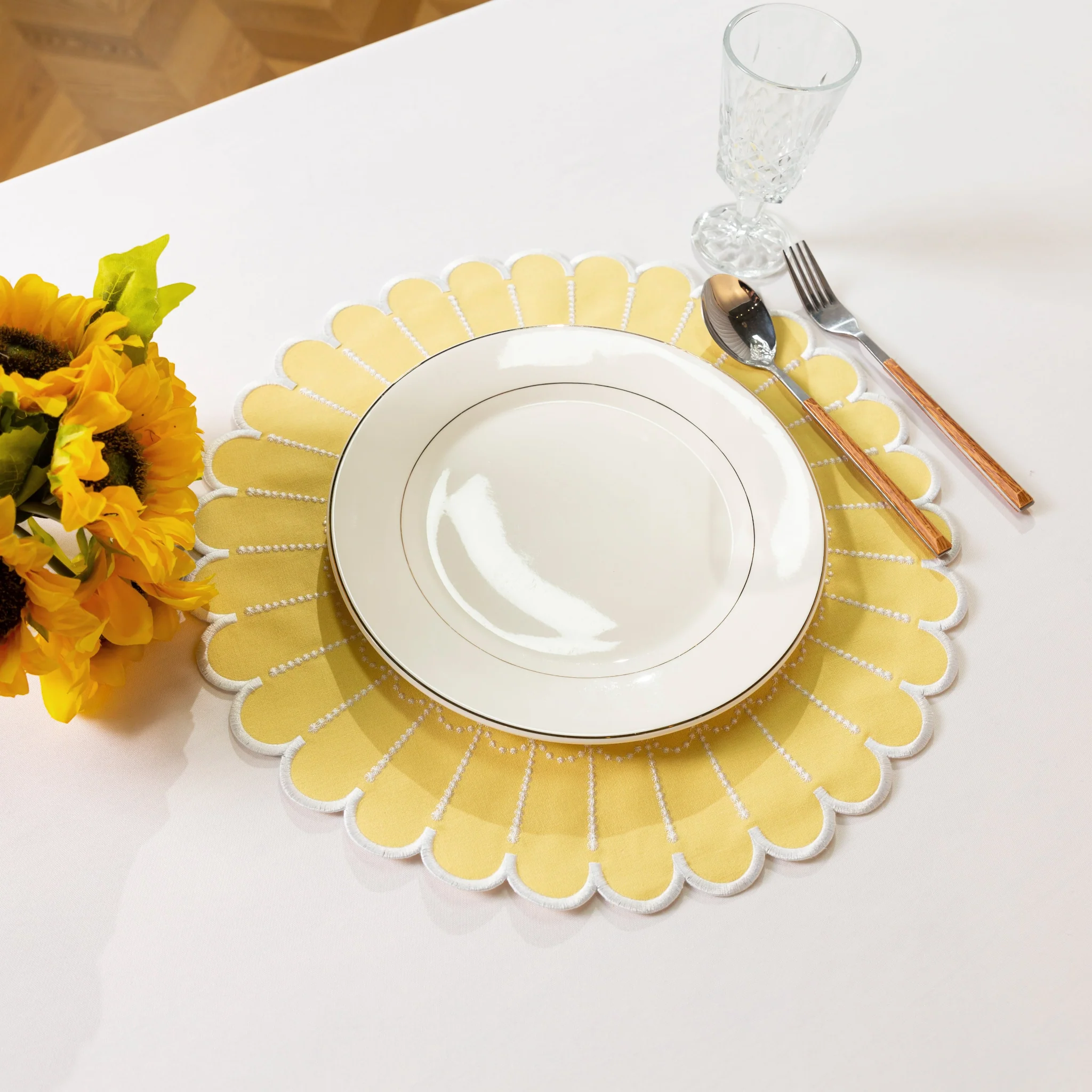 4pc/set Sunburst Edge Placemats - Pastel Yellow/White Trim - Image 9