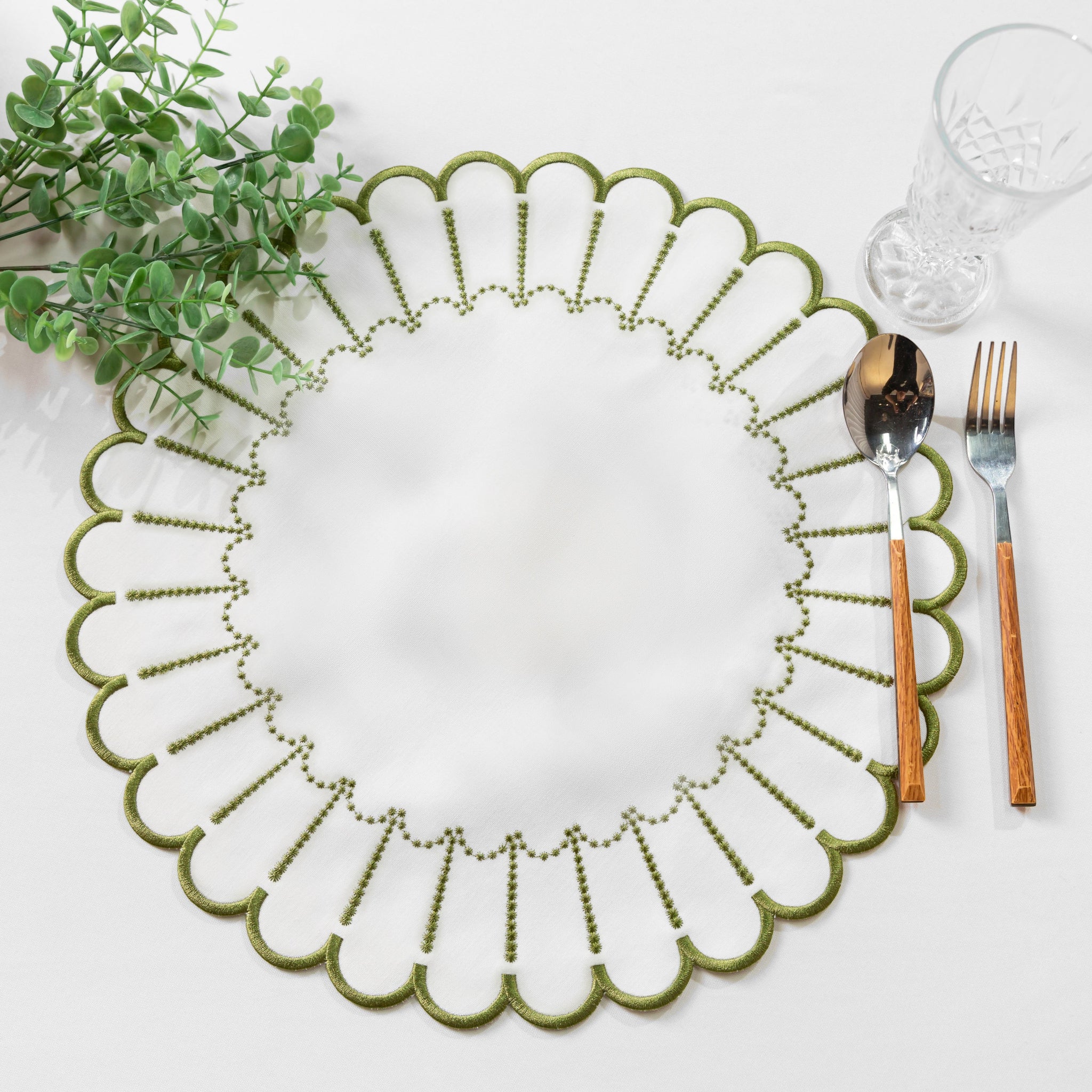 4pc/set Sunburst Edge Placemats - White/Olive Green Trim - Image 3