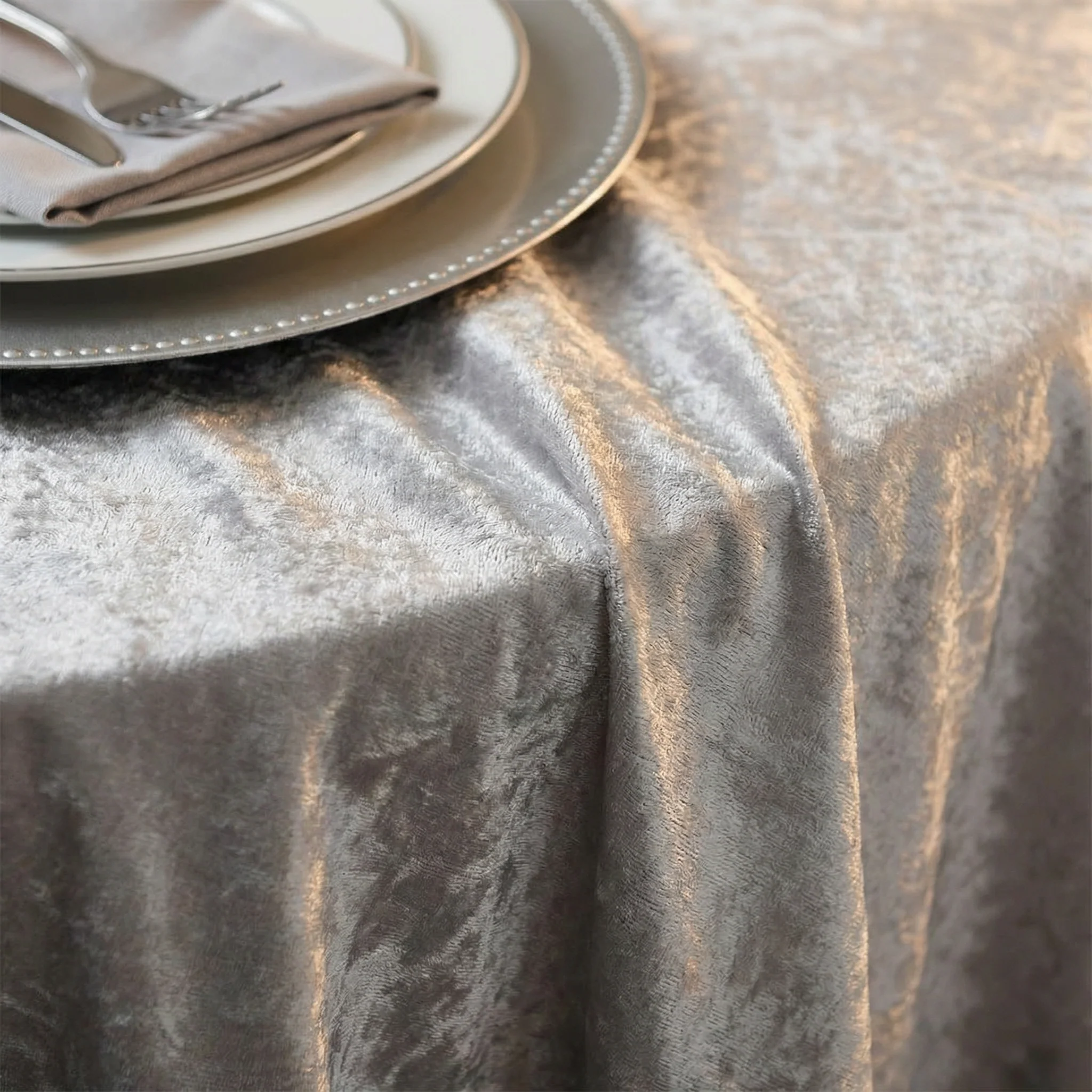 Velvet 132" Round Tablecloth - Silver - Image 9