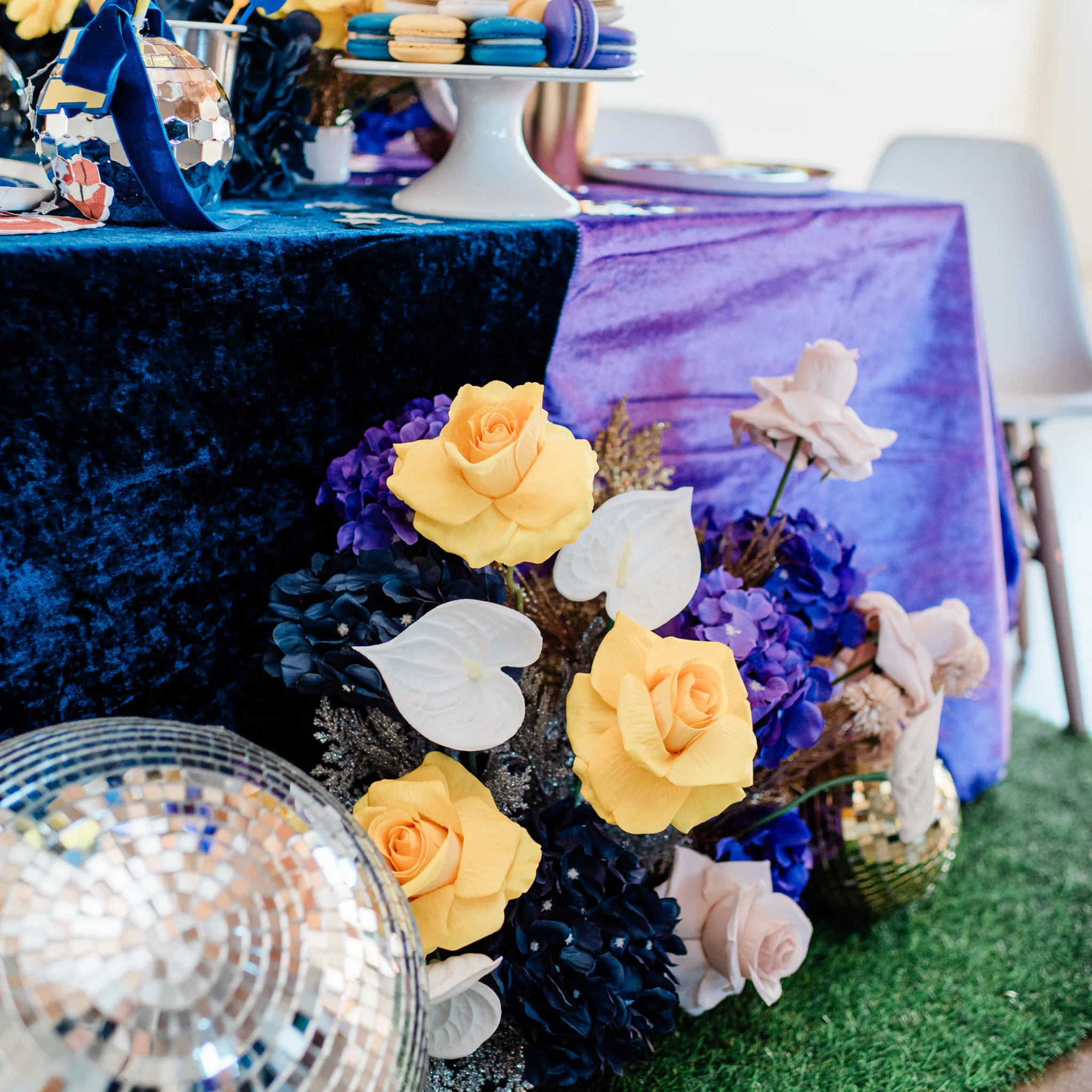 Velvet 90"x132" Rectangular Tablecloth - Navy Blue - Image 4