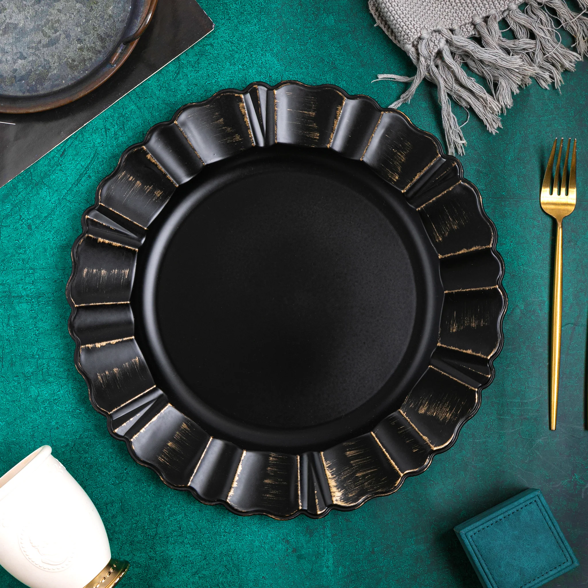 Waved Scalloped Acrylic 13" Charger Plate - Black & Gold - Image 2